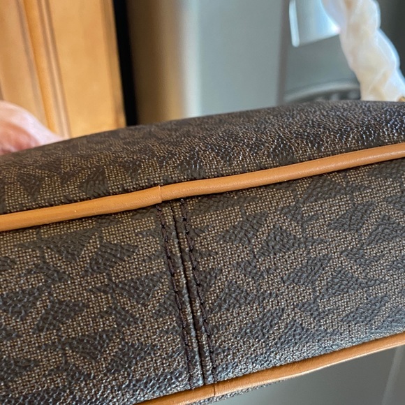 MICHAEL KORS BRAND NEW CROSSBODY BAG - Picture 8 of 16